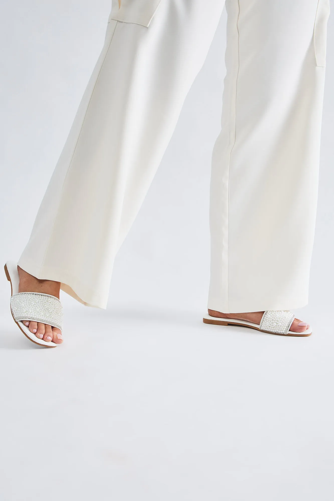 Amozae-All In The Details Sandals - White