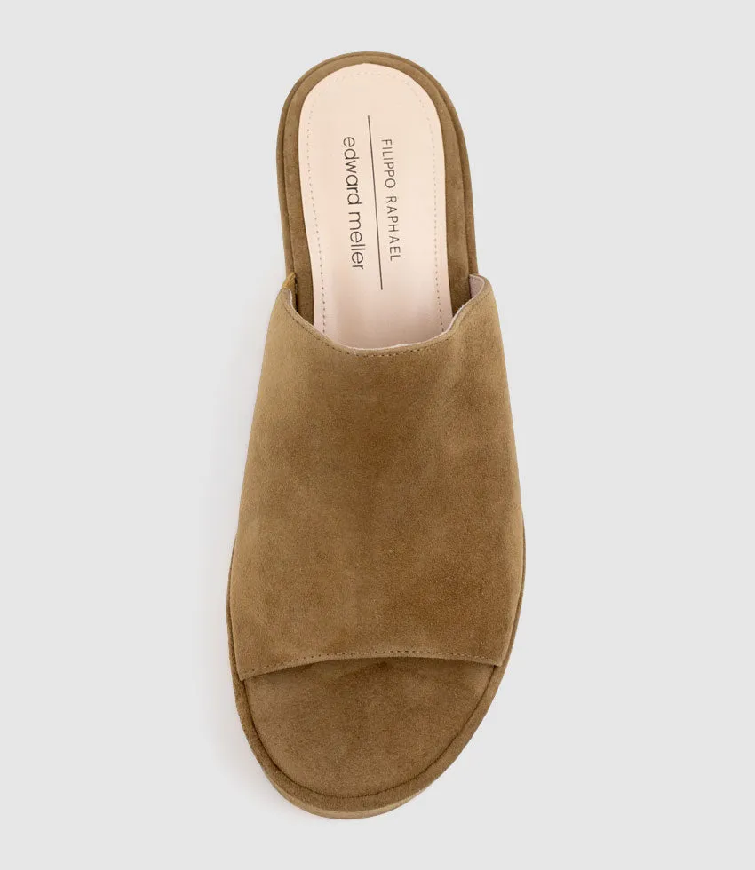 RASCAL90 Exaggerated Platform Slide in Tawny Suede