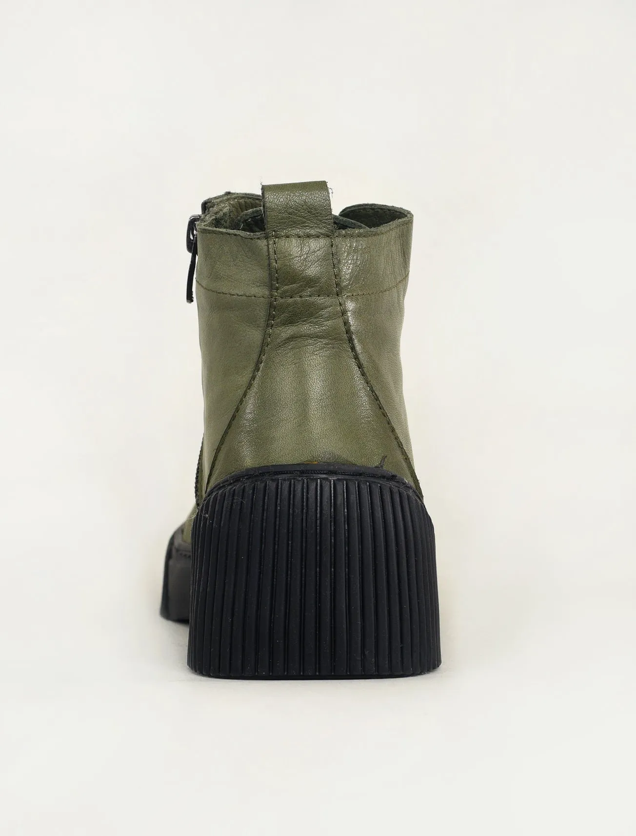 Tina Boot, Olive