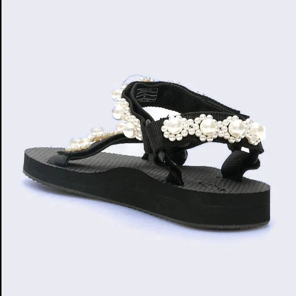 Trekky Sandals | White Pearls